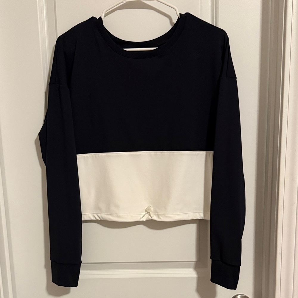 ZYIA Black and White Long Sleeve Sweatshirt